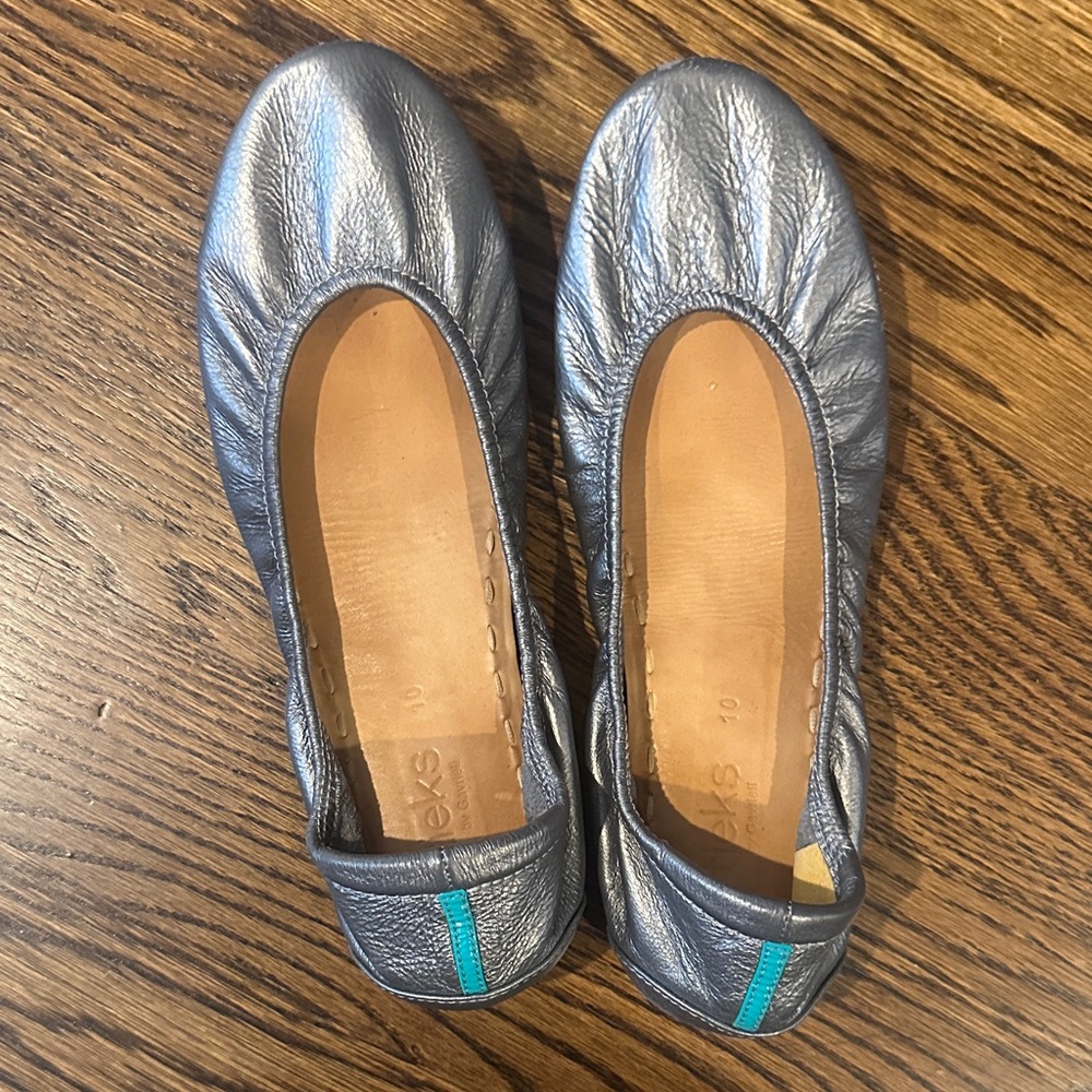 Tieks size 10 Silver Flats